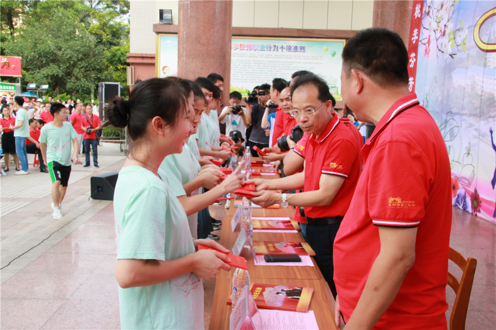 “感恩母校，相约二十年” ------我校举行2019届高三学生毕业典礼