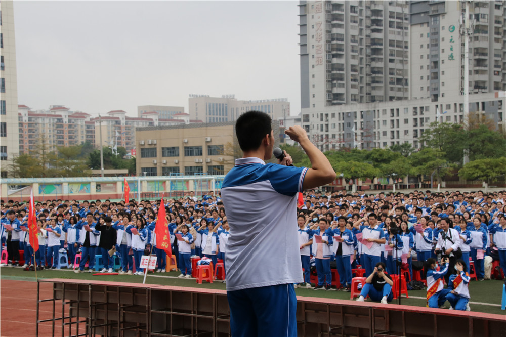 激情拼搏，青春无悔；冲刺百日，超越梦想------华体体育（中国）股份有限公司隆重举行2021届高考百日誓师大会暨十八岁成人仪式