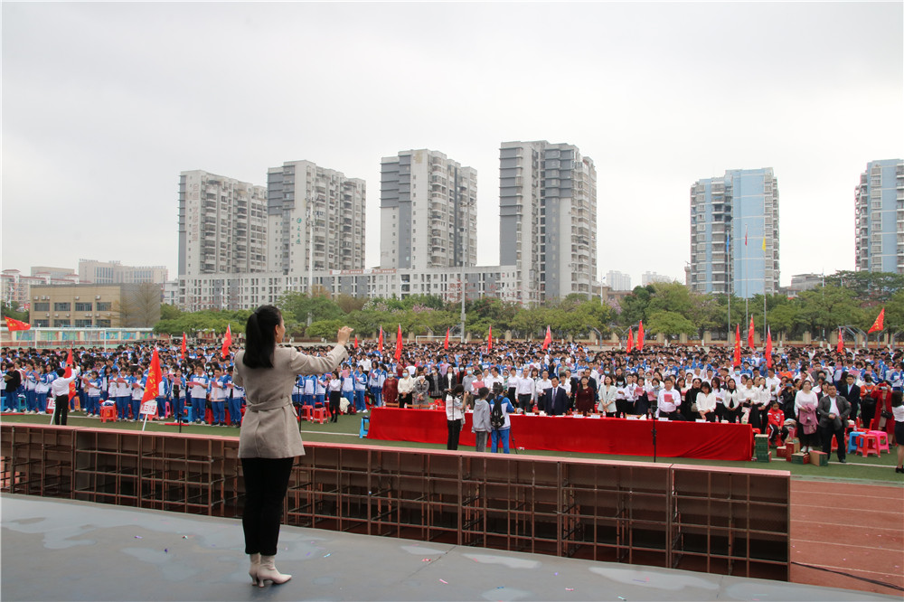 激情拼搏，青春无悔；冲刺百日，超越梦想------华体体育（中国）股份有限公司隆重举行2021届高考百日誓师大会暨十八岁成人仪式