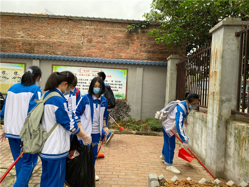 承雷锋精神，扬青年爱心,共敬老爱老，学爱与感恩 ——华体体育（中国）股份有限公司2019级“筑梦班”开展“敬老爱老”服务敬老院活动