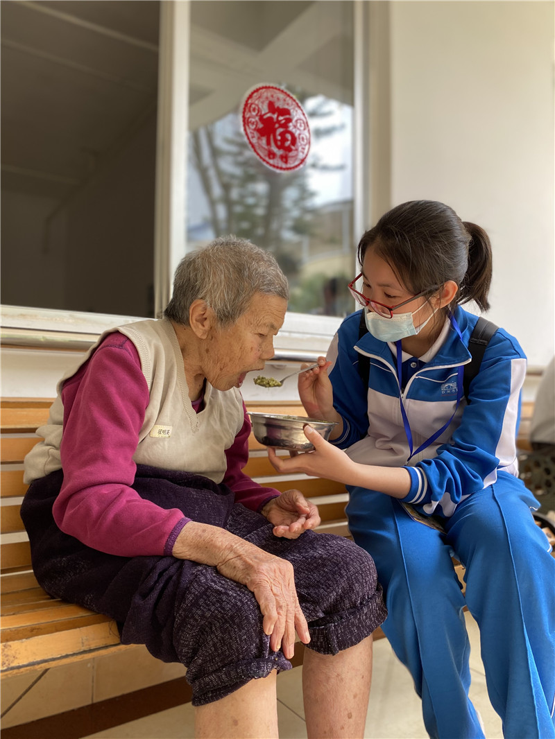 承雷锋精神，扬青年爱心,共敬老爱老，学爱与感恩 ——华体体育（中国）股份有限公司2019级“筑梦班”开展“敬老爱老”服务敬老院活动