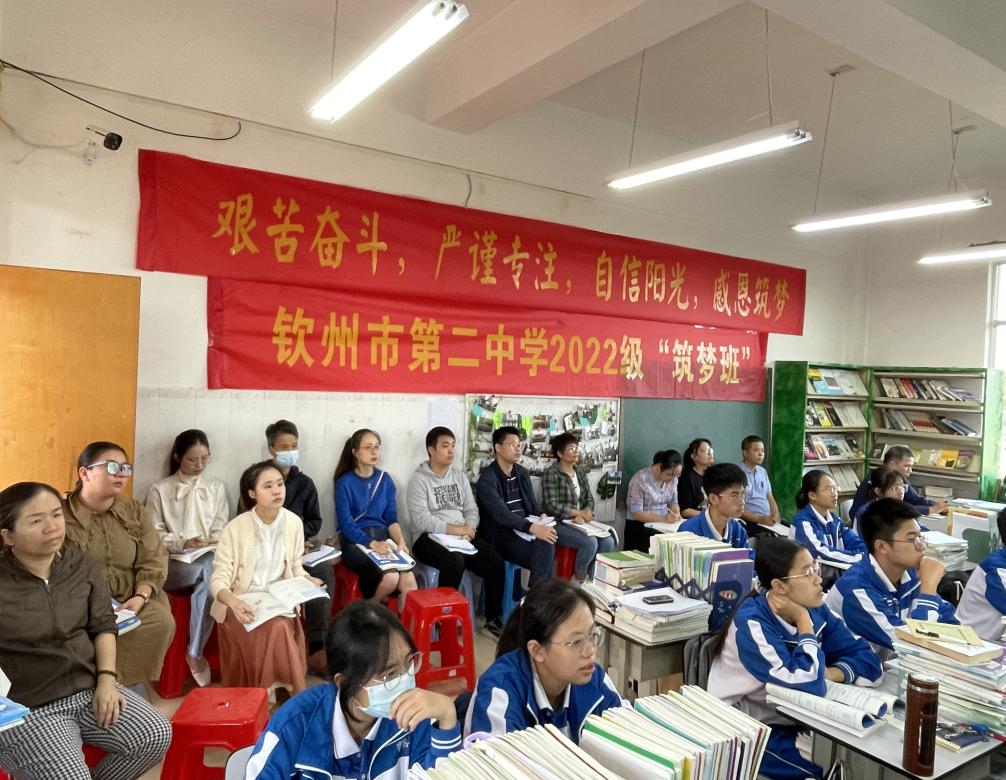 教学视导促发展 笃实力行谋新篇  ——钦州市教科所视导我校教学教研工作