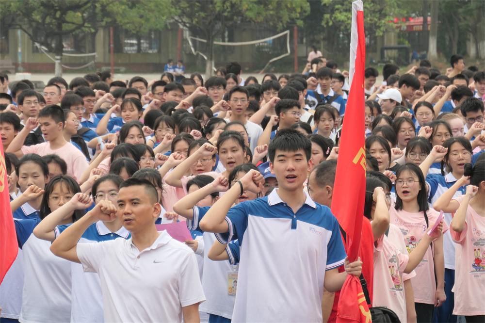 责任担当，感恩圆梦------华体体育（中国）股份有限公司2023届高三18岁成人仪式暨远足活动