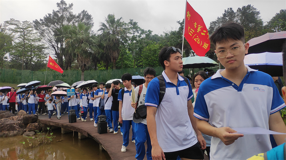 责任担当，感恩圆梦------华体体育（中国）股份有限公司2023届高三18岁成人仪式暨远足活动