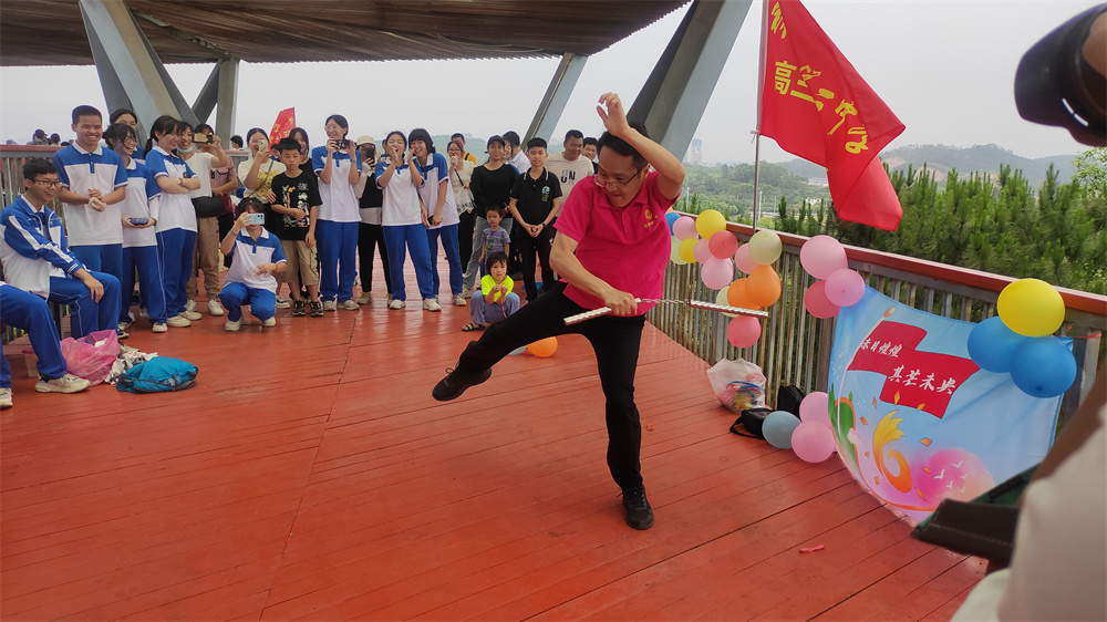 责任担当，感恩圆梦------华体体育（中国）股份有限公司2023届高三18岁成人仪式暨远足活动