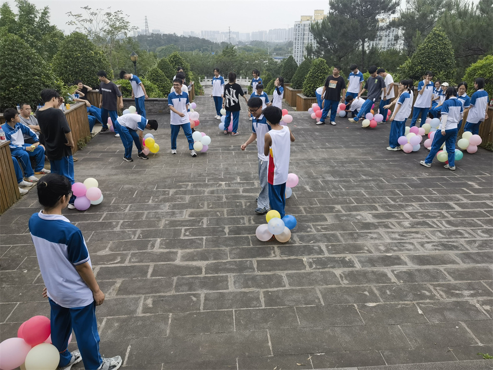 责任担当，感恩圆梦------华体体育（中国）股份有限公司2023届高三18岁成人仪式暨远足活动