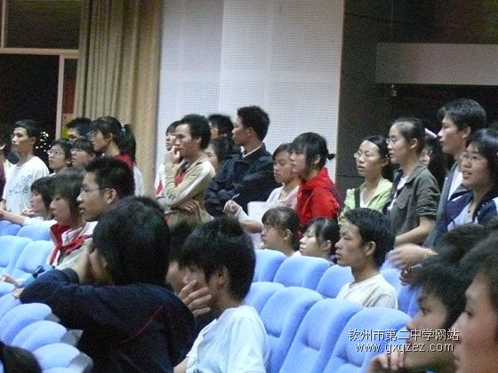 市直中学十八岁成人宣誓仪式在我校举行