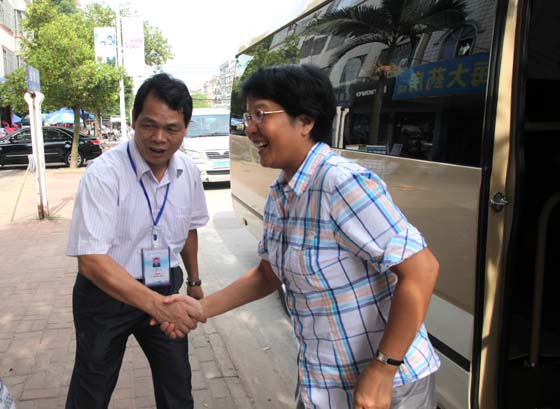 教师节来临之际，肖莺子市长亲切慰问我校教职工