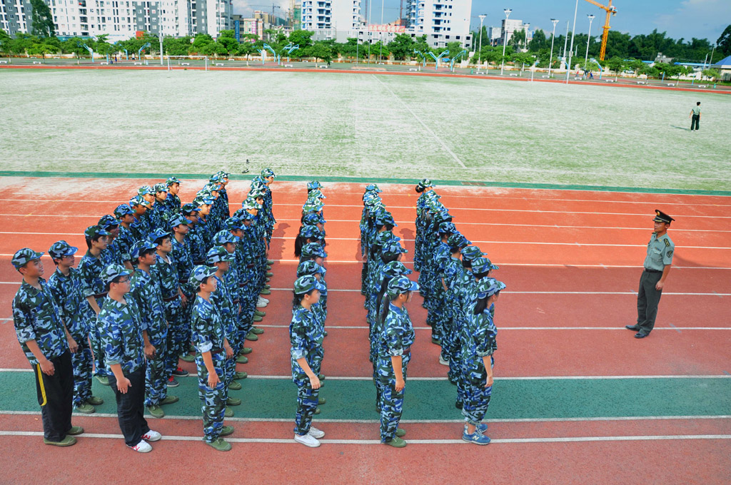 华体体育（中国）股份有限公司2011级高一新生军训剪影