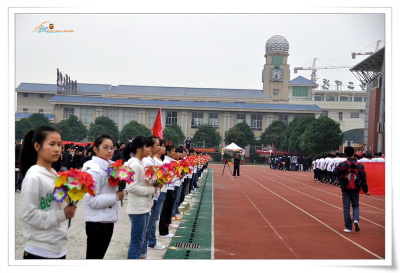 青春与阳光共舞，运动与激情同在——庆祝我校第二十六届田径运动会取得圆满成功