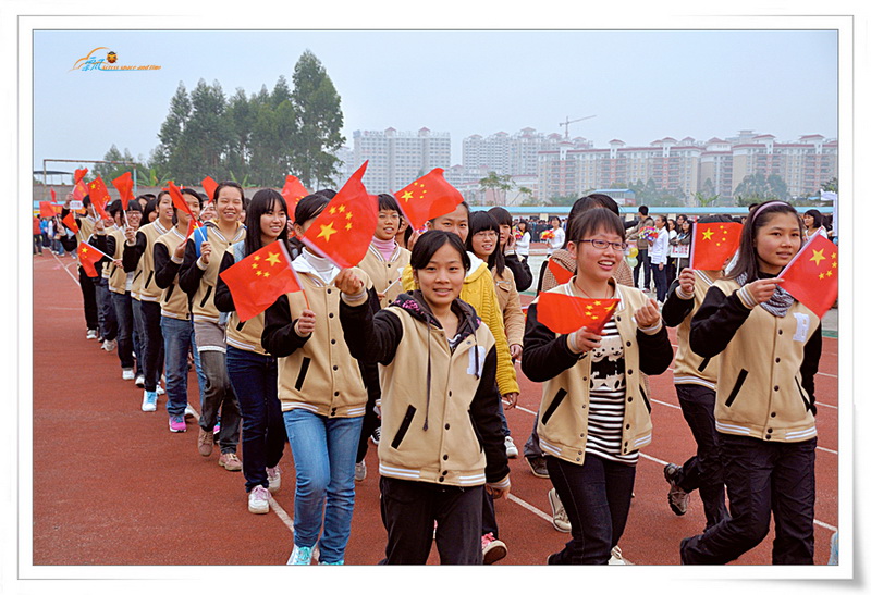 青春与阳光共舞，运动与激情同在——庆祝我校第二十六届田径运动会取得圆满成功