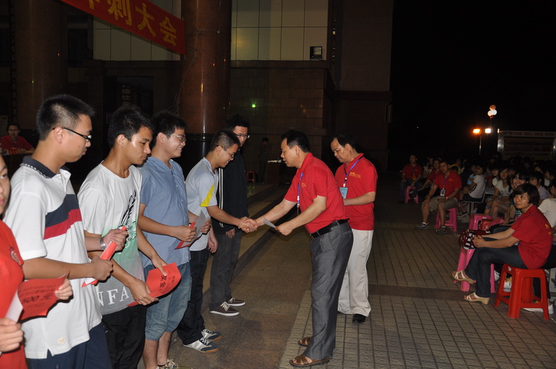 钦州市二中举行高三年级2013年高考冲刺大会