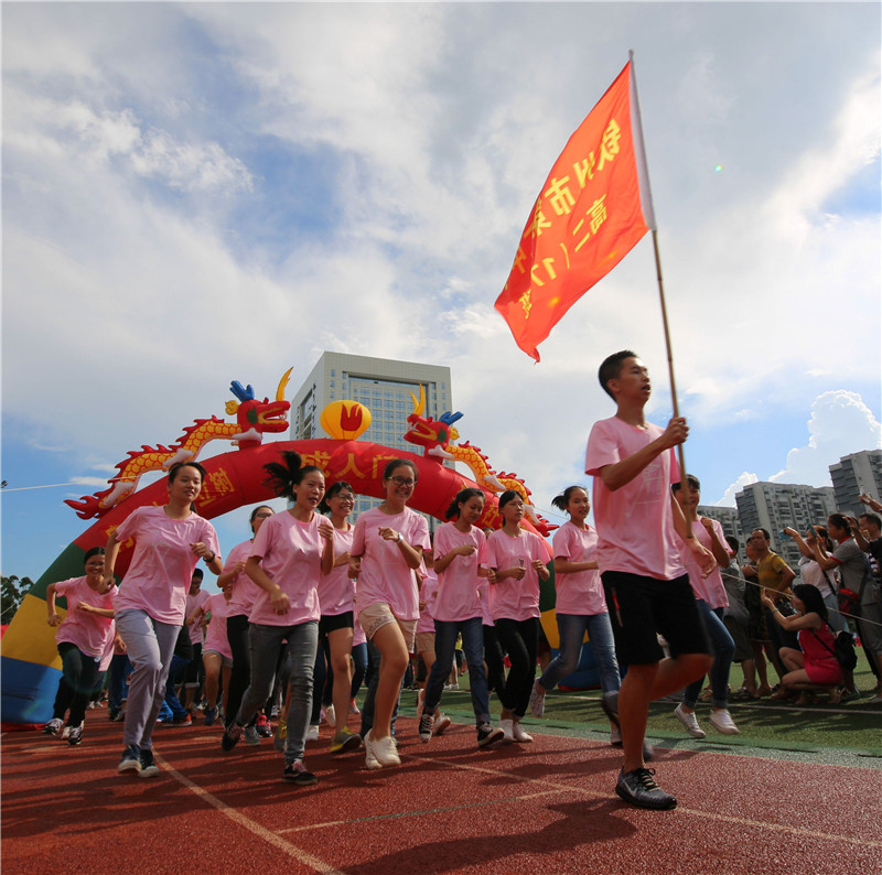 我校举行2016年十八岁成人仪式