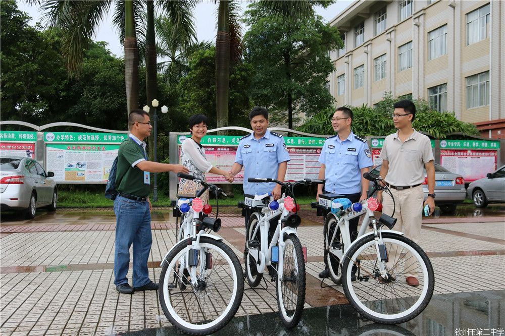 市公安局教师节向钦州二中献礼