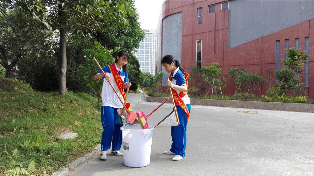 助力高考，情暖二中：服务高考，钦州二中志愿者在行动