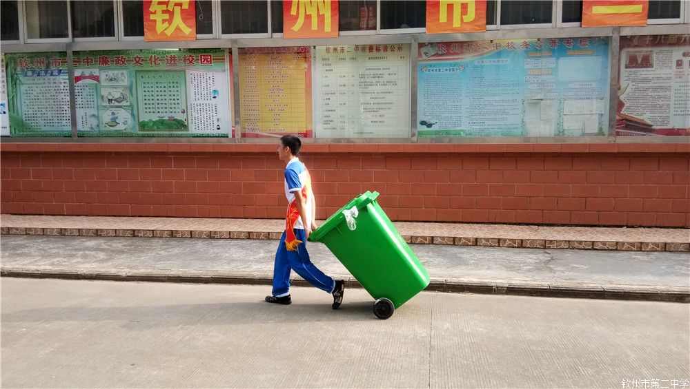 助力高考，情暖二中：服务高考，钦州二中志愿者在行动