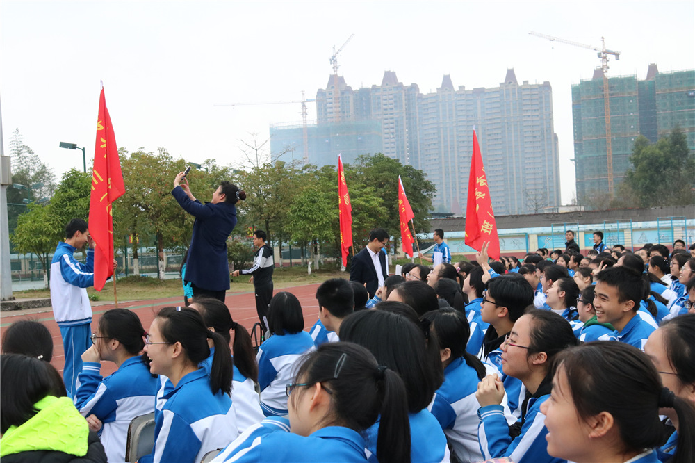 我校隆重举行2018届高考百日誓师大会暨十八岁成人仪式(图片版1)