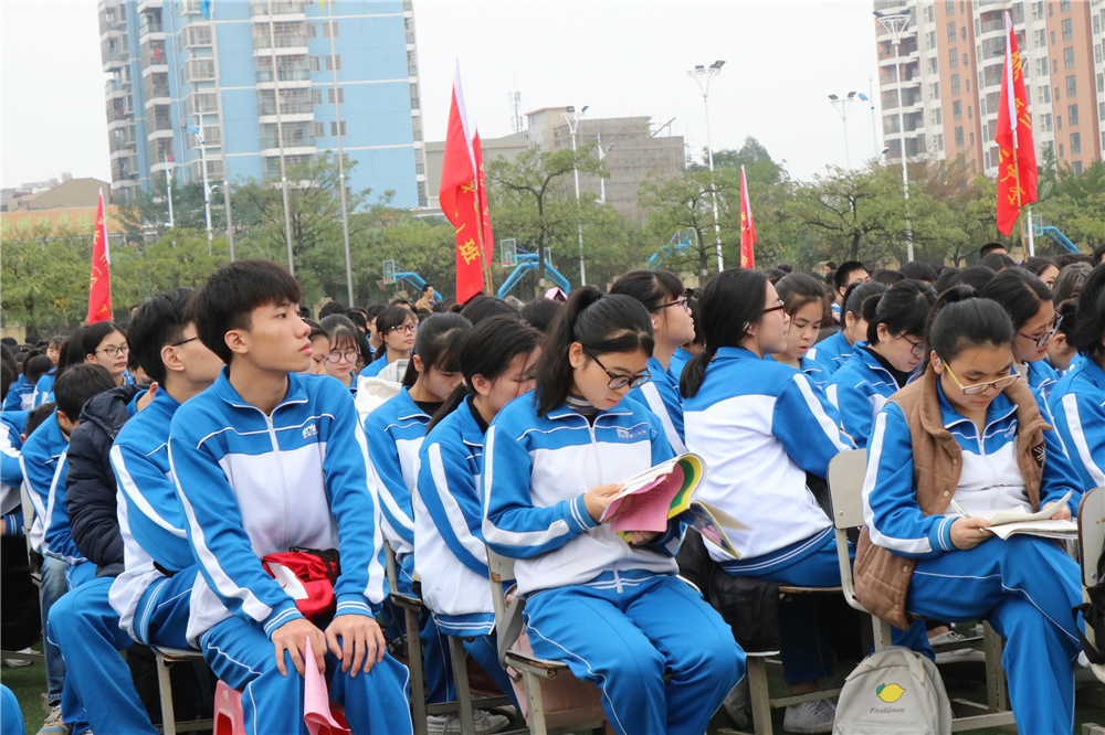 我校隆重举行2018届高考百日誓师大会暨十八岁成人仪式(图片版1)