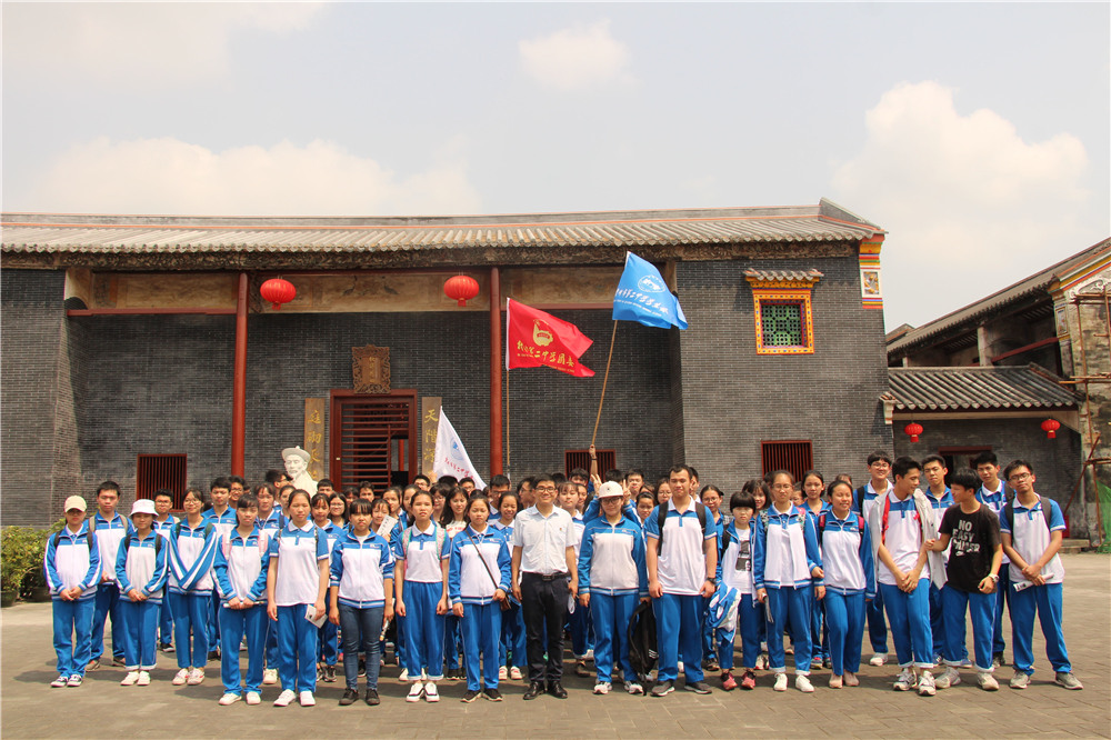 清明黄花祭英烈，激荡满腔爱国情 ——记钦州二中2018年清明节祭奠先烈活动