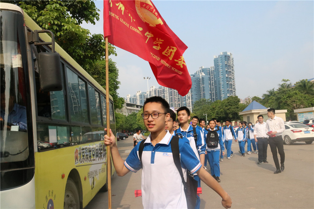 清明黄花祭英烈，激荡满腔爱国情 ——记钦州二中2018年清明节祭奠先烈活动