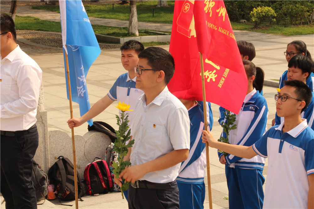 清明黄花祭英烈，激荡满腔爱国情 ——记钦州二中2018年清明节祭奠先烈活动