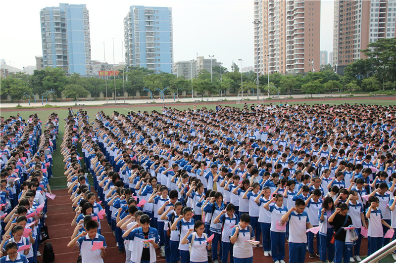 钦州二中隆重举行2019年高考倒计时300天动员大会