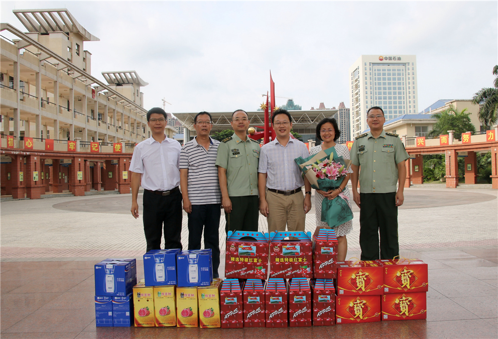 钦州边防检查站领导到我校进行教师节慰问