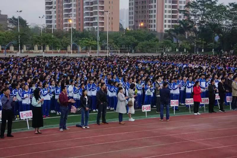 我们都在努力奔跑，我们都是追梦人 ——钦州二中举行2019年春季学期开学典礼