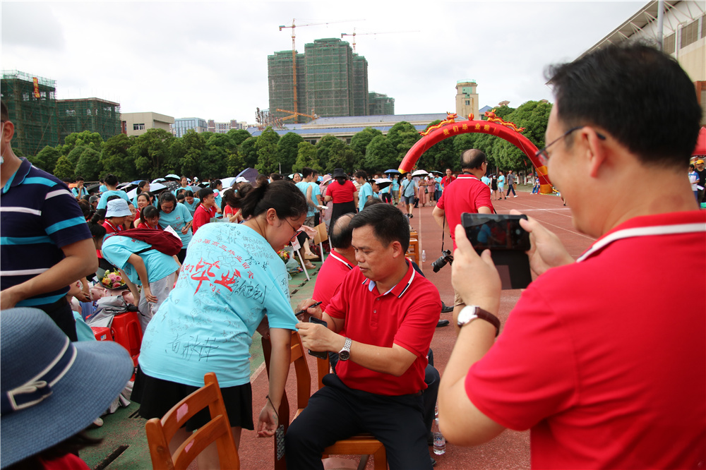 我校隆重举行2020届“相约二十年”毕业典礼