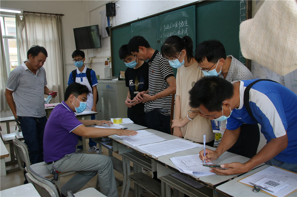 今日二中学子，明朝国家栋梁------钦州二中热烈欢迎高一新生报到