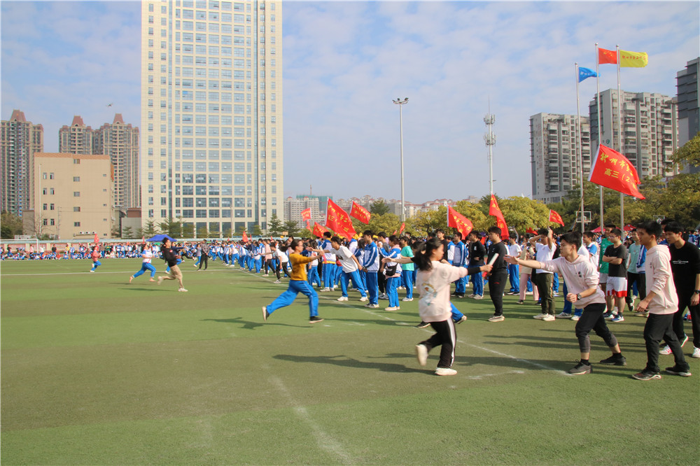 舞动青春 激情飞扬 ——华体体育（中国）股份有限公司第三十四届校园田径运动会开幕