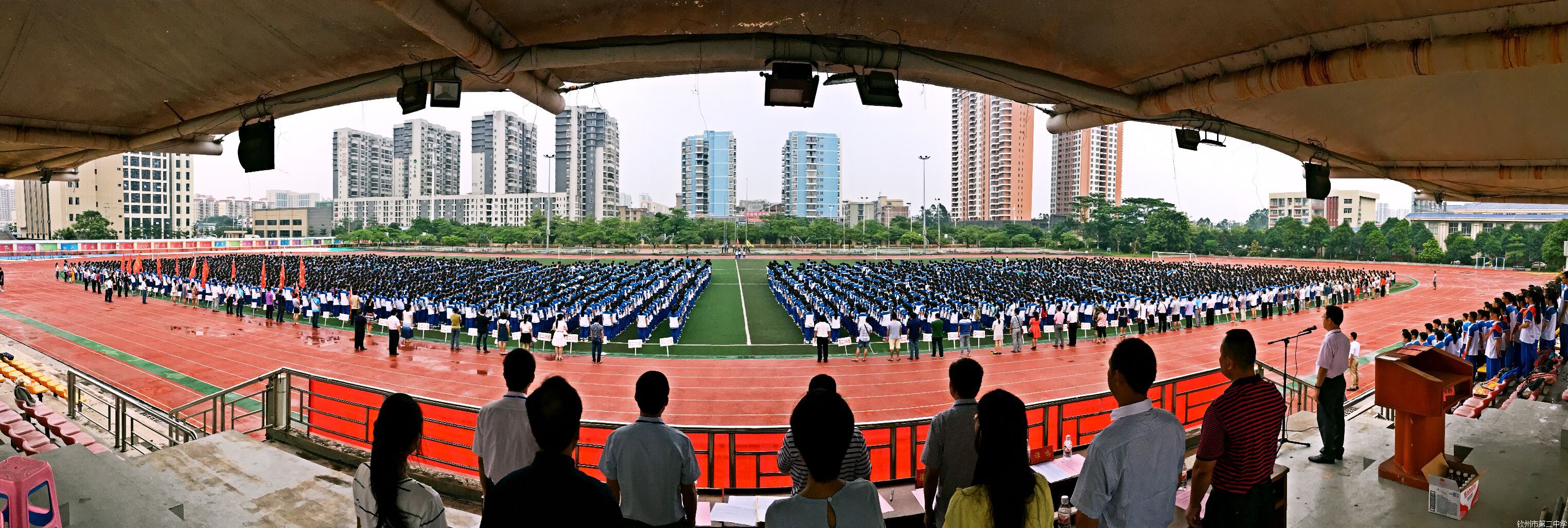 钦州二中举行2016年秋季学期开学典礼 暨第十九届龙国辉奖学金颁奖仪式